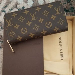 Louis Vuitton Zippy Monogram Wallet
